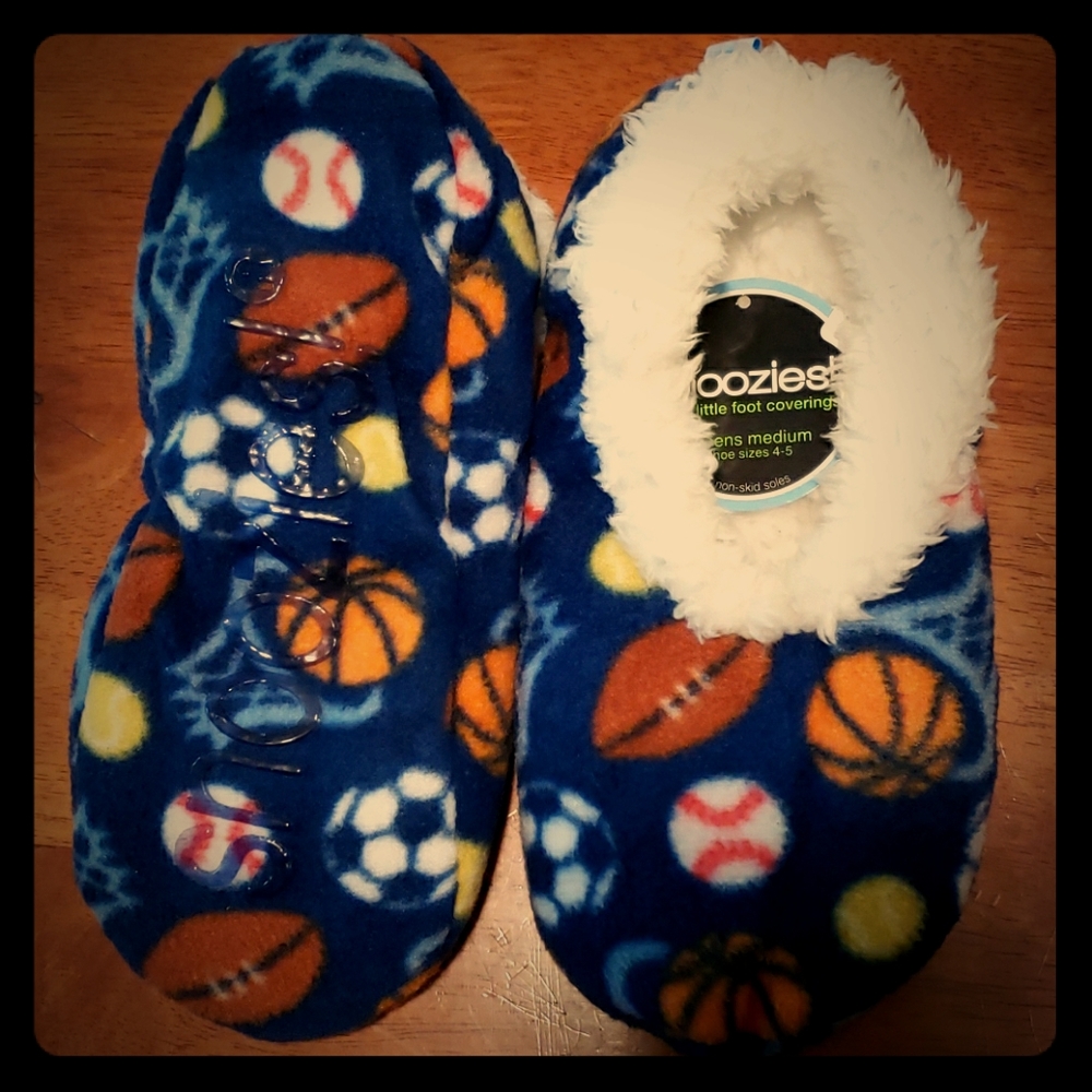 SNOOZIES slippers